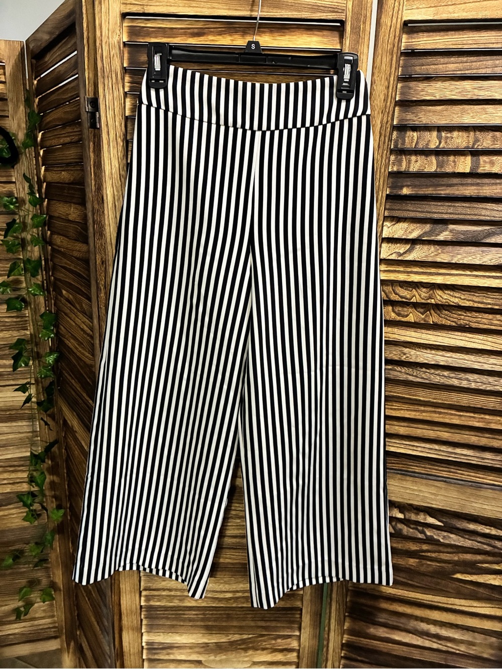 Express Black and White Vertical Stripe Gaucho Cropped Palazzo Culottes size 0